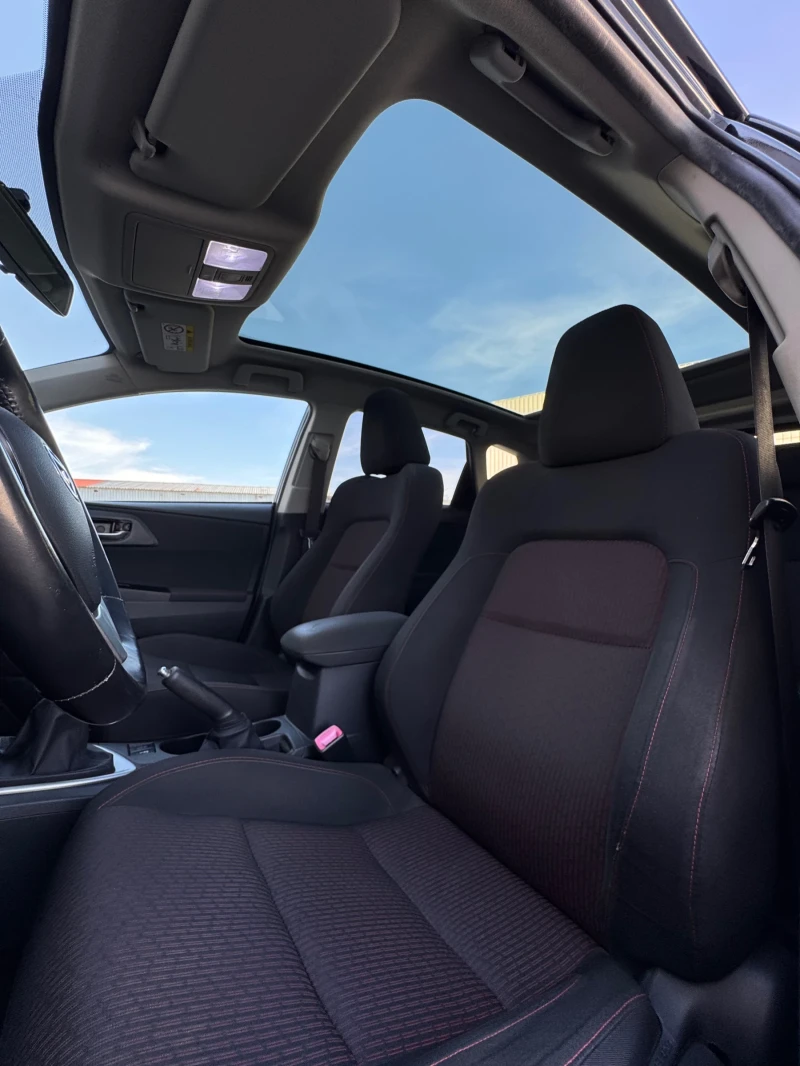 Toyota Auris 2.0D4D PANO, снимка 13 - Автомобили и джипове - 50157121