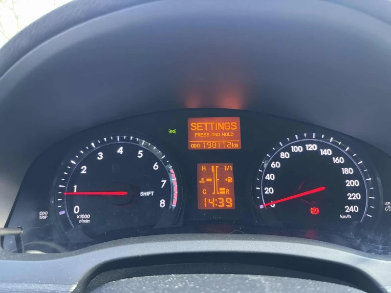 Toyota Avensis, снимка 10 - Автомобили и джипове - 52179730