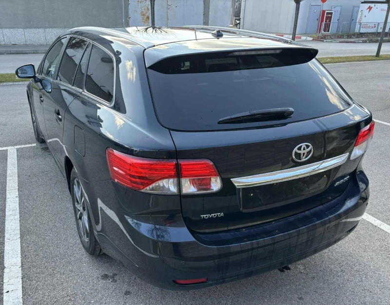 Toyota Avensis, снимка 4 - Автомобили и джипове - 52179730