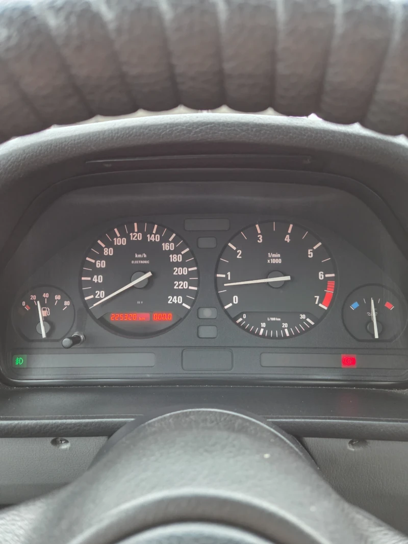 BMW 520, снимка 13 - Автомобили и джипове - 52323265