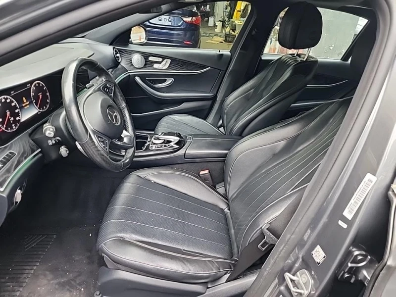 Mercedes-Benz E 300 Sport 4MATIC, снимка 7 - Автомобили и джипове - 52502916