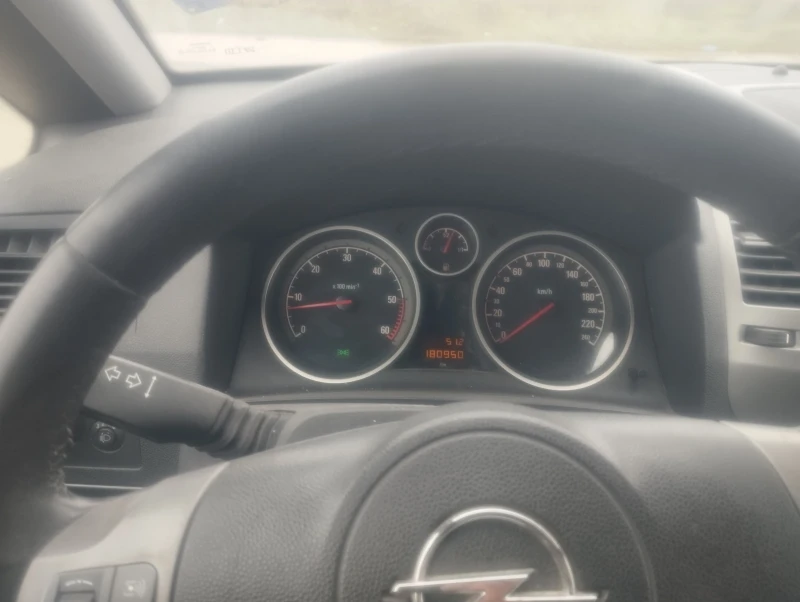 Opel Zafira 1.9, снимка 4 - Автомобили и джипове - 53220979