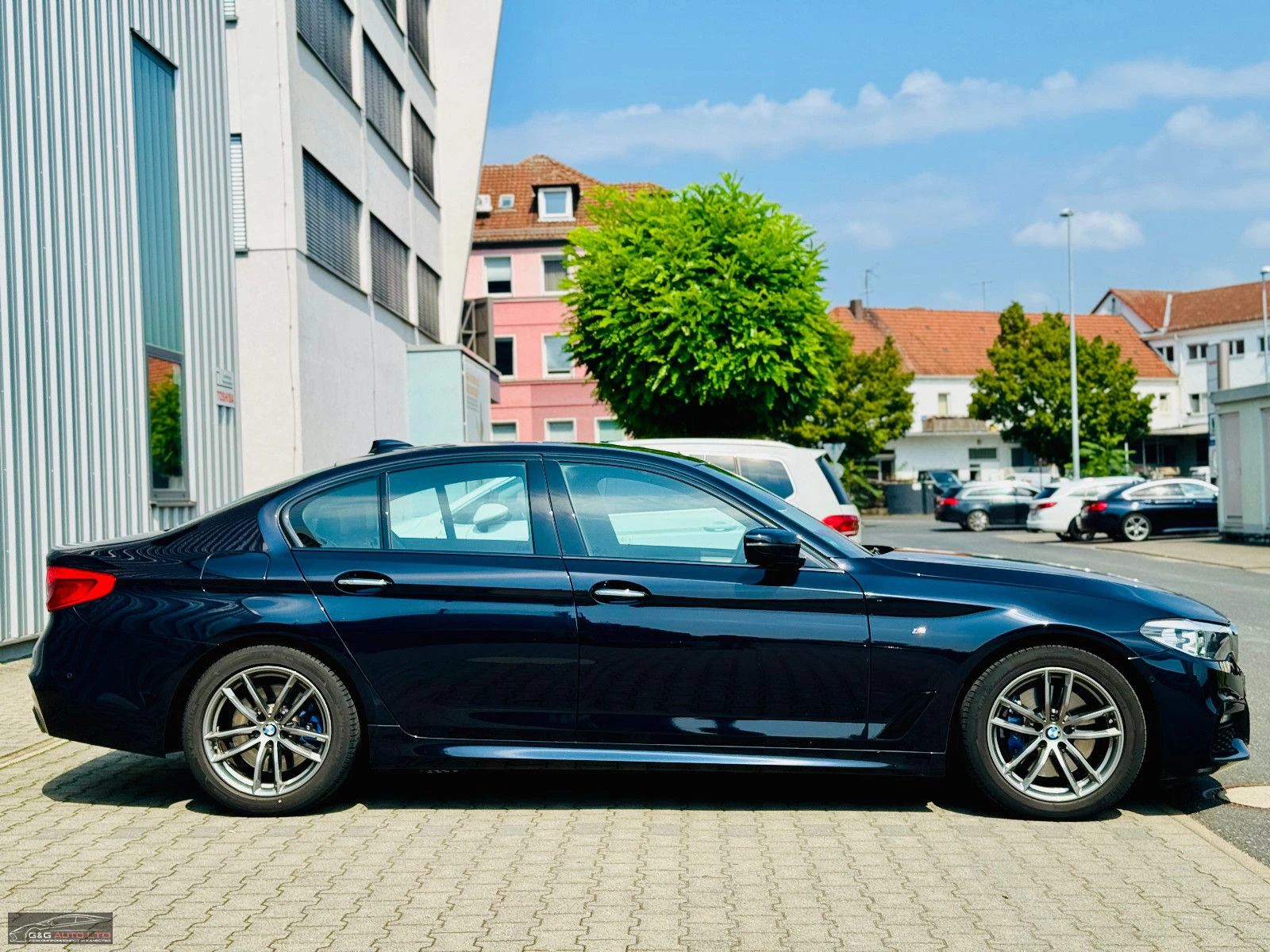 BMW 530 M-SPORT/265HP/HUD/AMBI/SPORTBRAKE/SHADOWLINE/425b - изображение 6