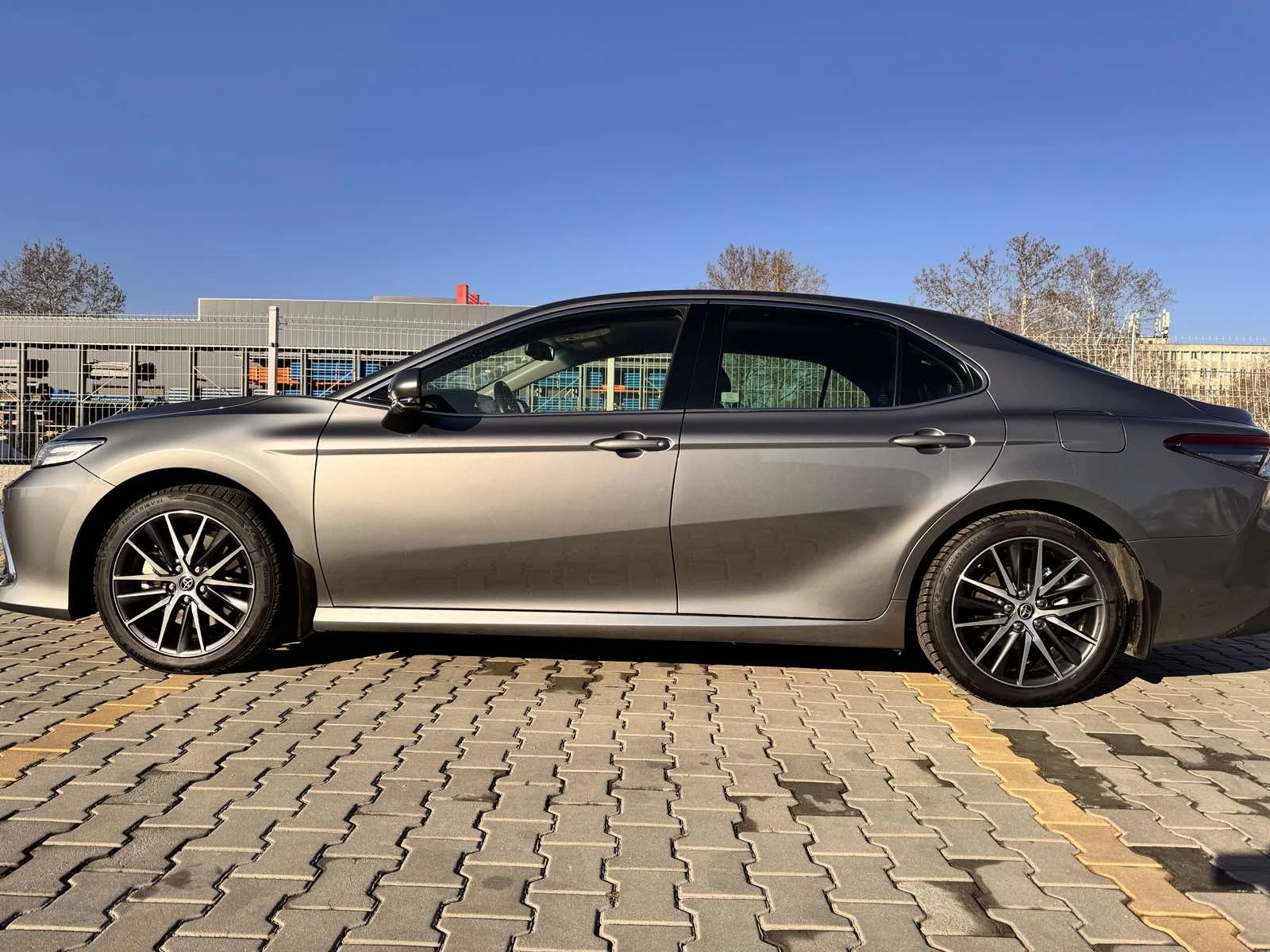 Toyota Camry 2, 5 HYBRID - изображение 2