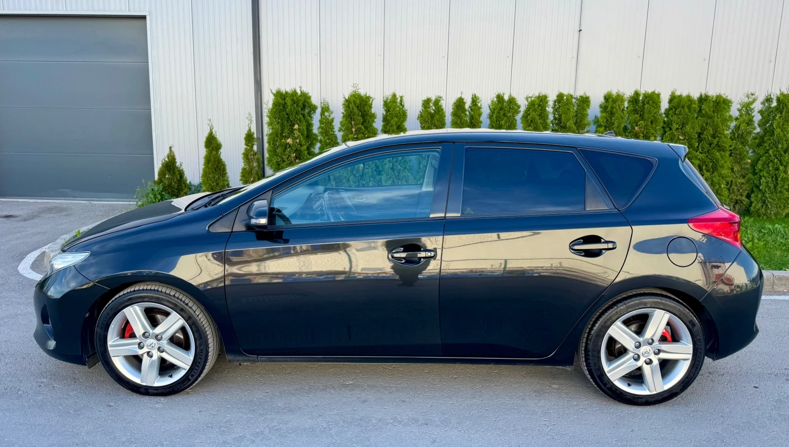 Toyota Auris 2.0D4D PANO - изображение 2