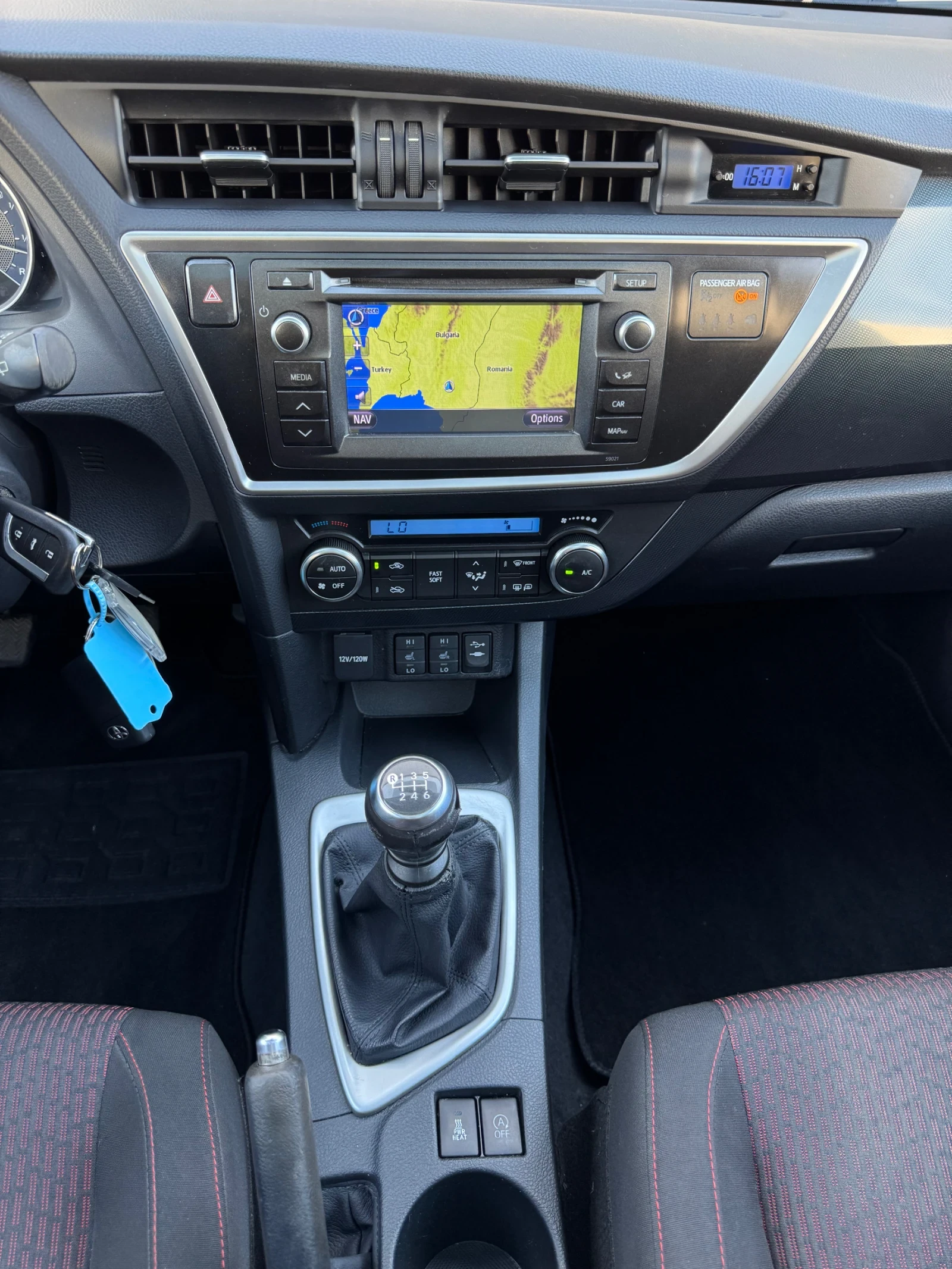 Toyota Auris 2.0D4D PANO | Mobile.bg — изображение 11