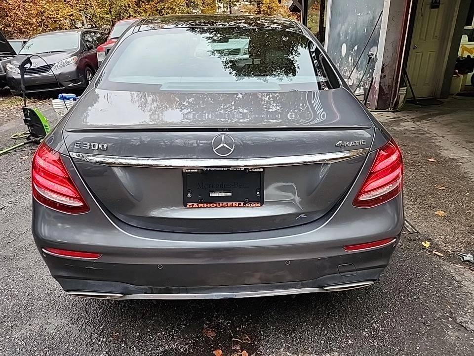 Mercedes-Benz E 300 Sport 4MATIC - изображение 6