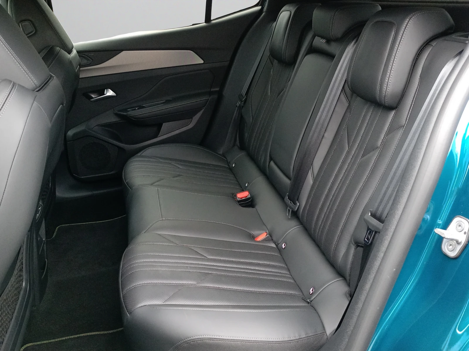 Peugeot 408 GT 1, 6 Plug-in HYBRID 2WD 180 e-EAT8 EURO 6.4 | Mobile.bg � ����������� 11