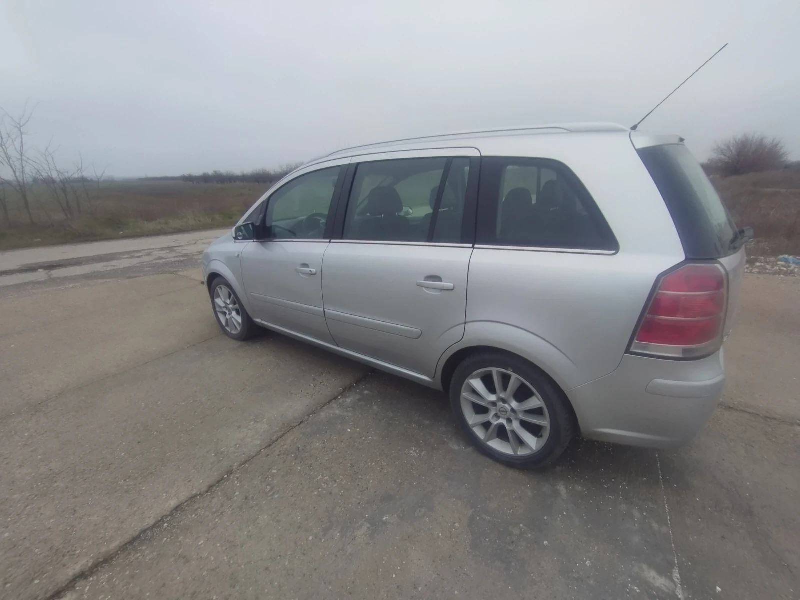 Opel Zafira 1.9 - изображение 5
