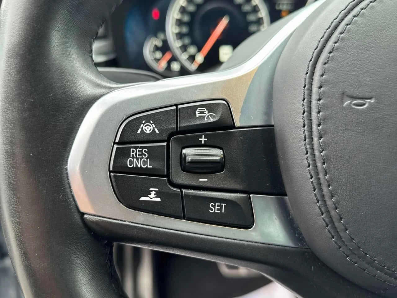 BMW 530 i xDrive/CARFAX/HARMAN KARDON/ШИБИДАХ/ПОДГРЕВИ, снимка 12 - Автомобили и джипове - 53918942