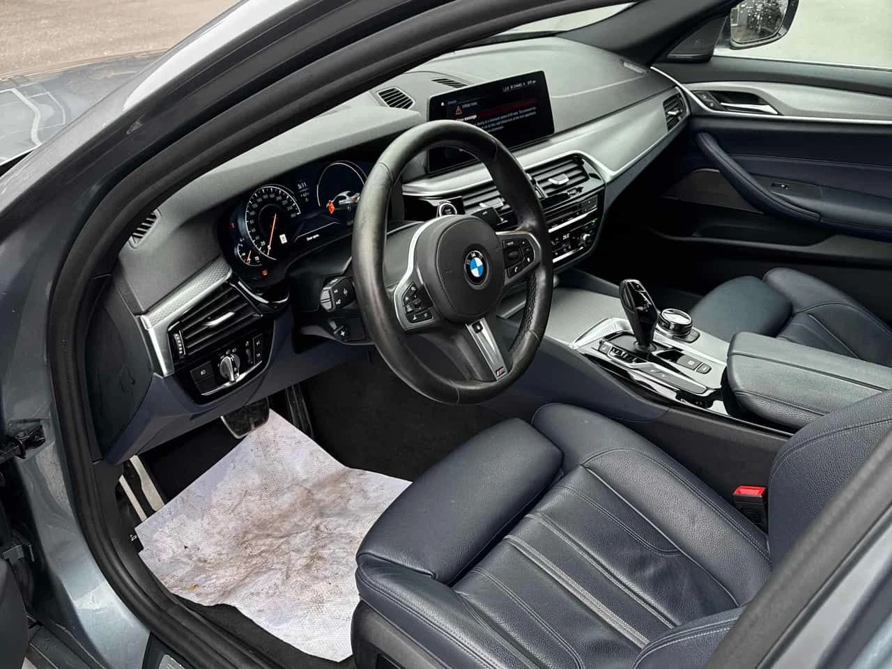 BMW 530 i xDrive/CARFAX/HARMAN KARDON/ШИБИДАХ/ПОДГРЕВИ, снимка 7 - Автомобили и джипове - 53918942