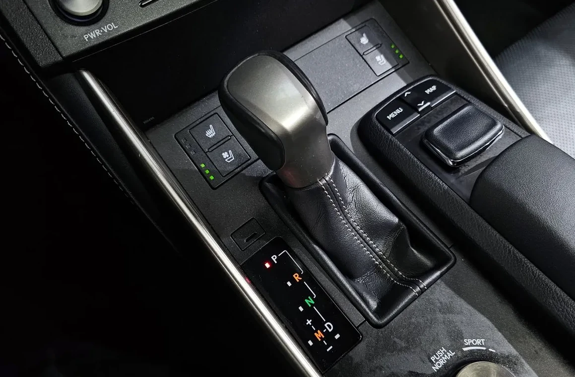 Lexus IS 200 T Supreme, снимка 8 - Автомобили и джипове - 54966653