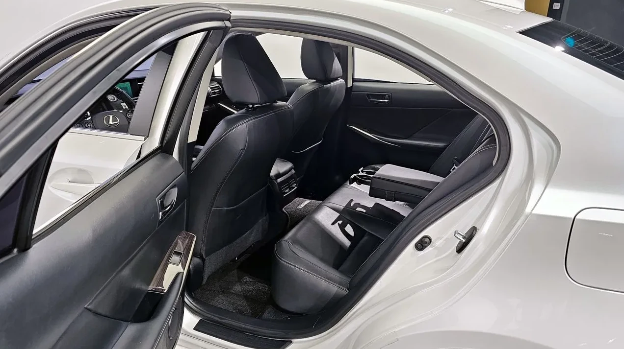 Lexus IS 200 T Supreme, снимка 11 - Автомобили и джипове - 54966653