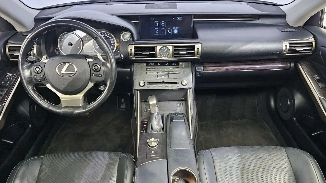 Lexus IS 200 T Supreme, снимка 3 - Автомобили и джипове - 54966653