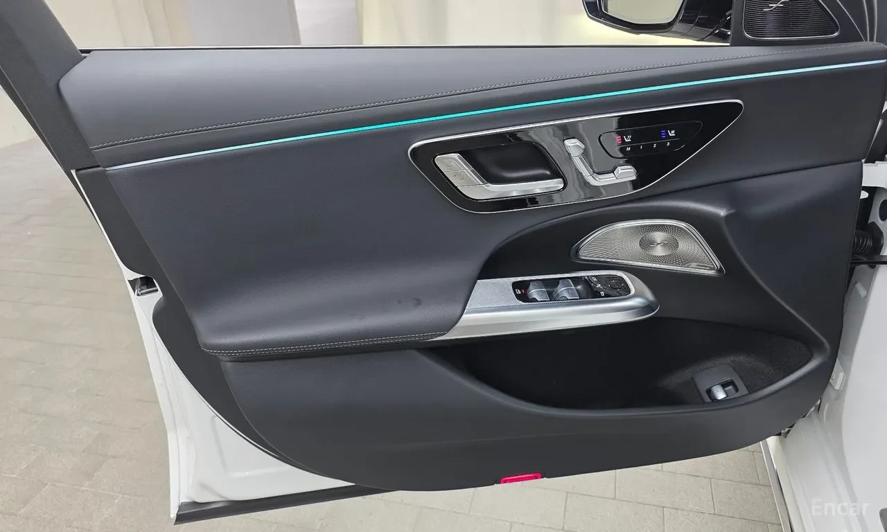 Mercedes-Benz E 300 AMG Line| 4MATIC| BURMESTER| MATRIX LED| , снимка 12 - Автомобили и джипове - 55008642