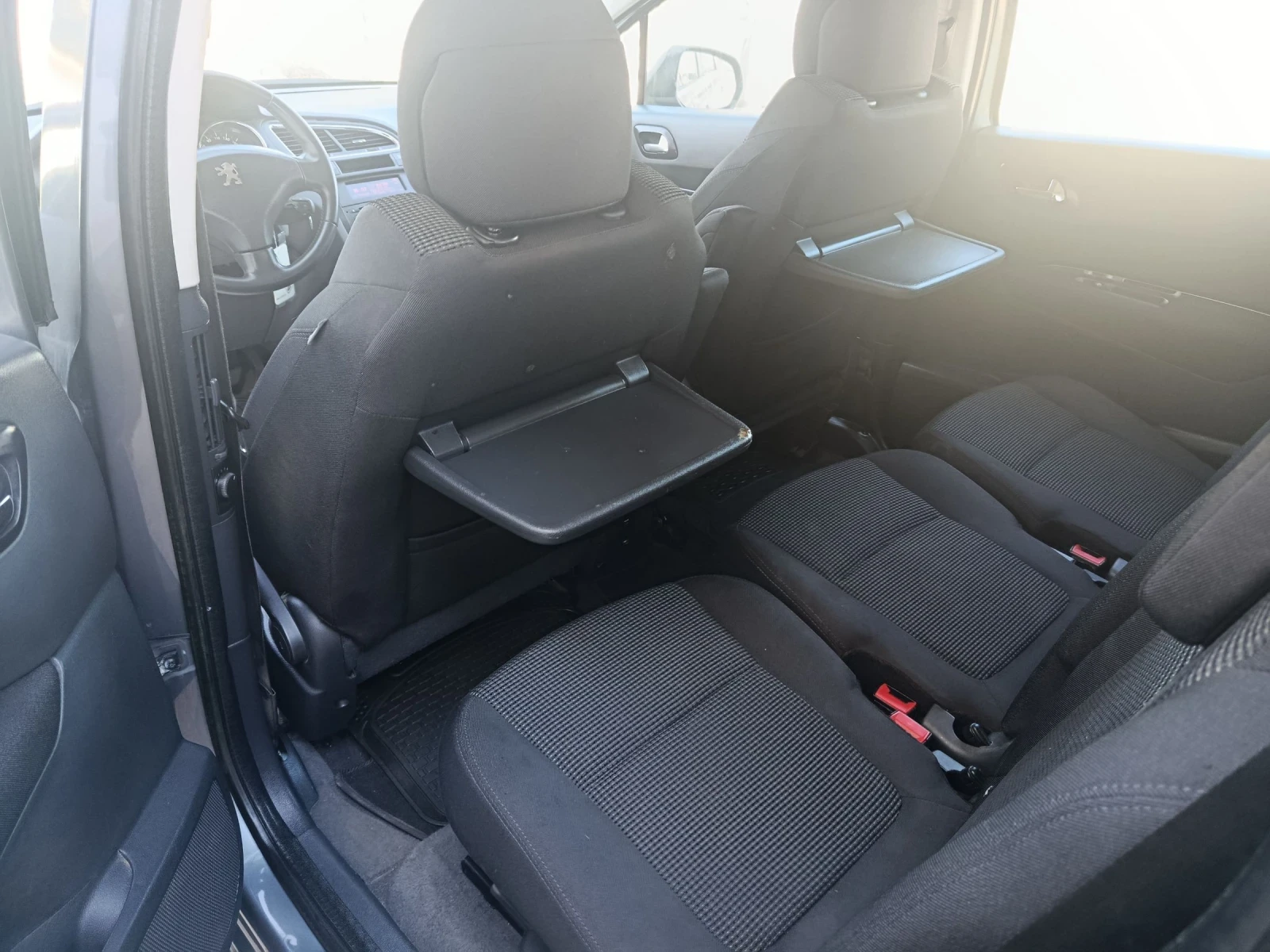 Peugeot 5008 1.6HDI 112k 5 места Ръчка, снимка 15 - Автомобили и джипове - 55504652