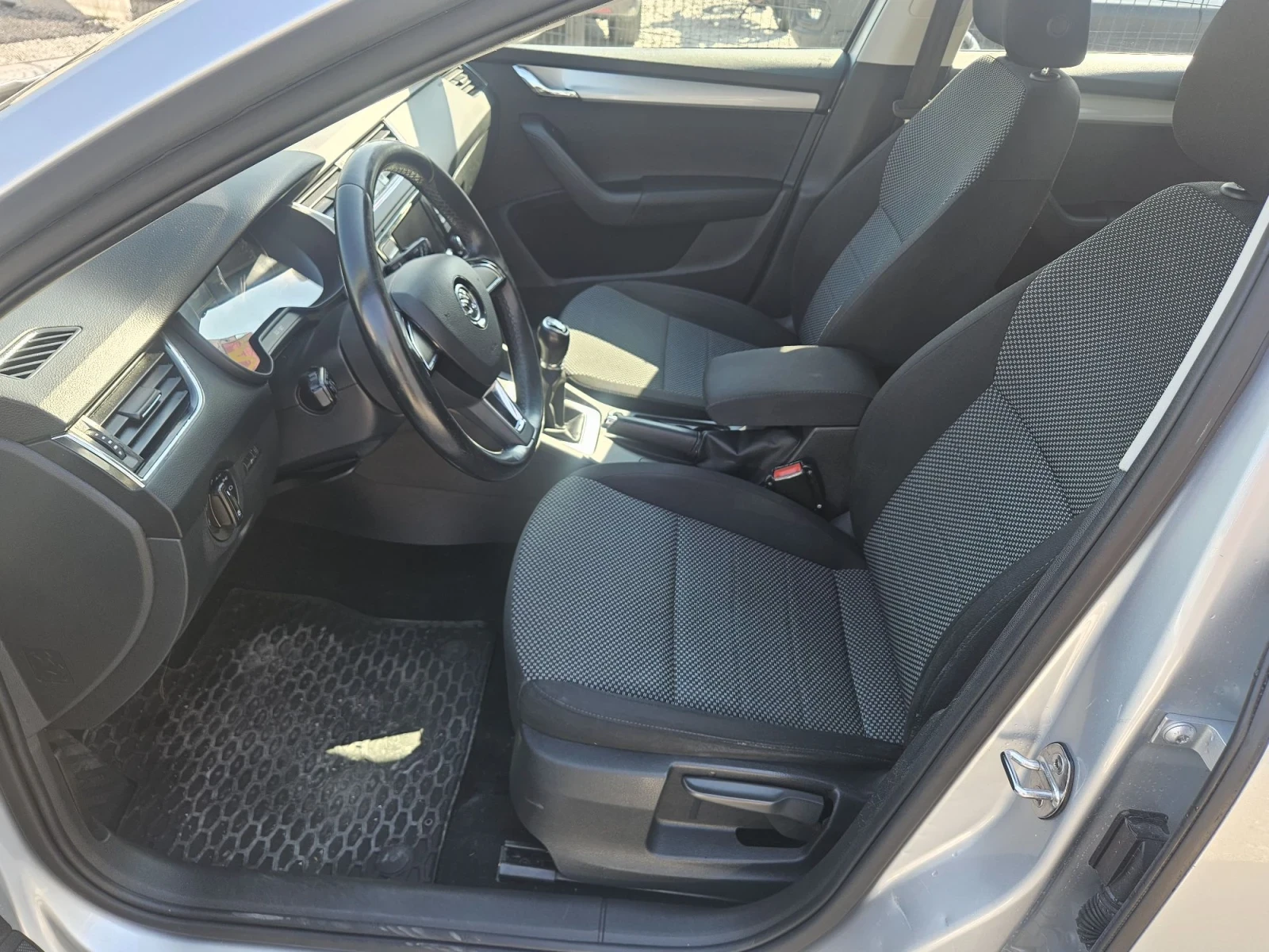 Skoda Octavia 1.6tdi 4x4, снимка 6 - Автомобили и джипове - 56185778