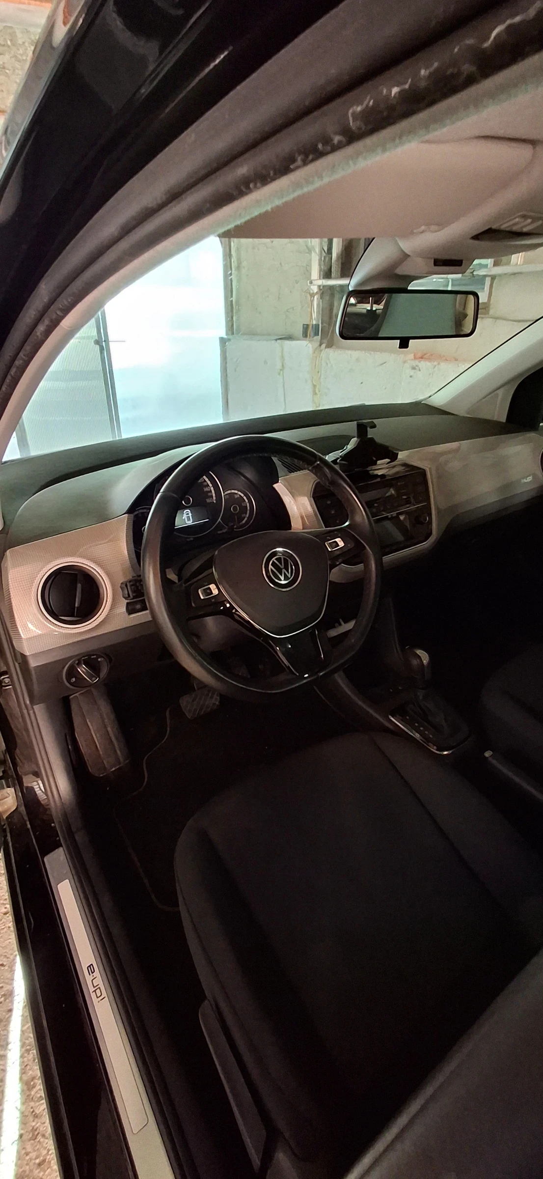 VW Up, снимка 5 - Автомобили и джипове - 56205954