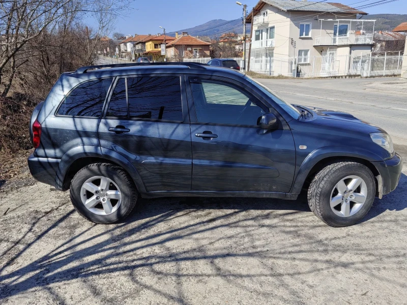 Toyota Rav4 2.0 D4D, снимка 7 - Автомобили и джипове - 49358272