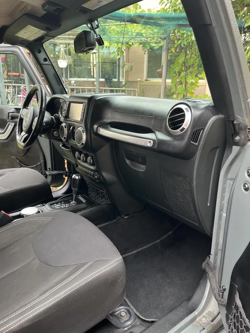 Jeep Wrangler Sahara, снимка 12 - Автомобили и джипове - 52027647