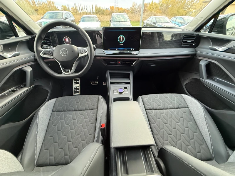 VW Tiguan Гаранция* ACC* 360* LED* IQ DRIVE* GOAL, снимка 9 - Автомобили и джипове - 52143205