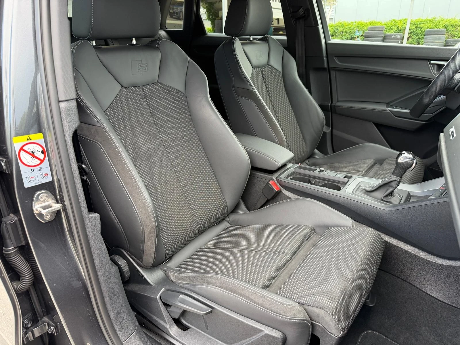 Audi Q3 35TFSI MHEV S Line+ ШВЕЙЦАРИЯ+ Virtual, снимка 12 - Автомобили и джипове - 54526659