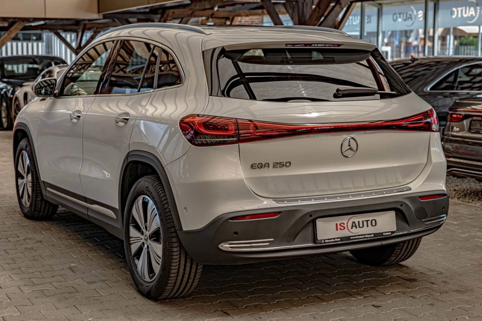 Mercedes-Benz EQA 250/Burmester/Камера 360/Lane Assist/Blind Assist/, снимка 5 - Автомобили и джипове - 55078811