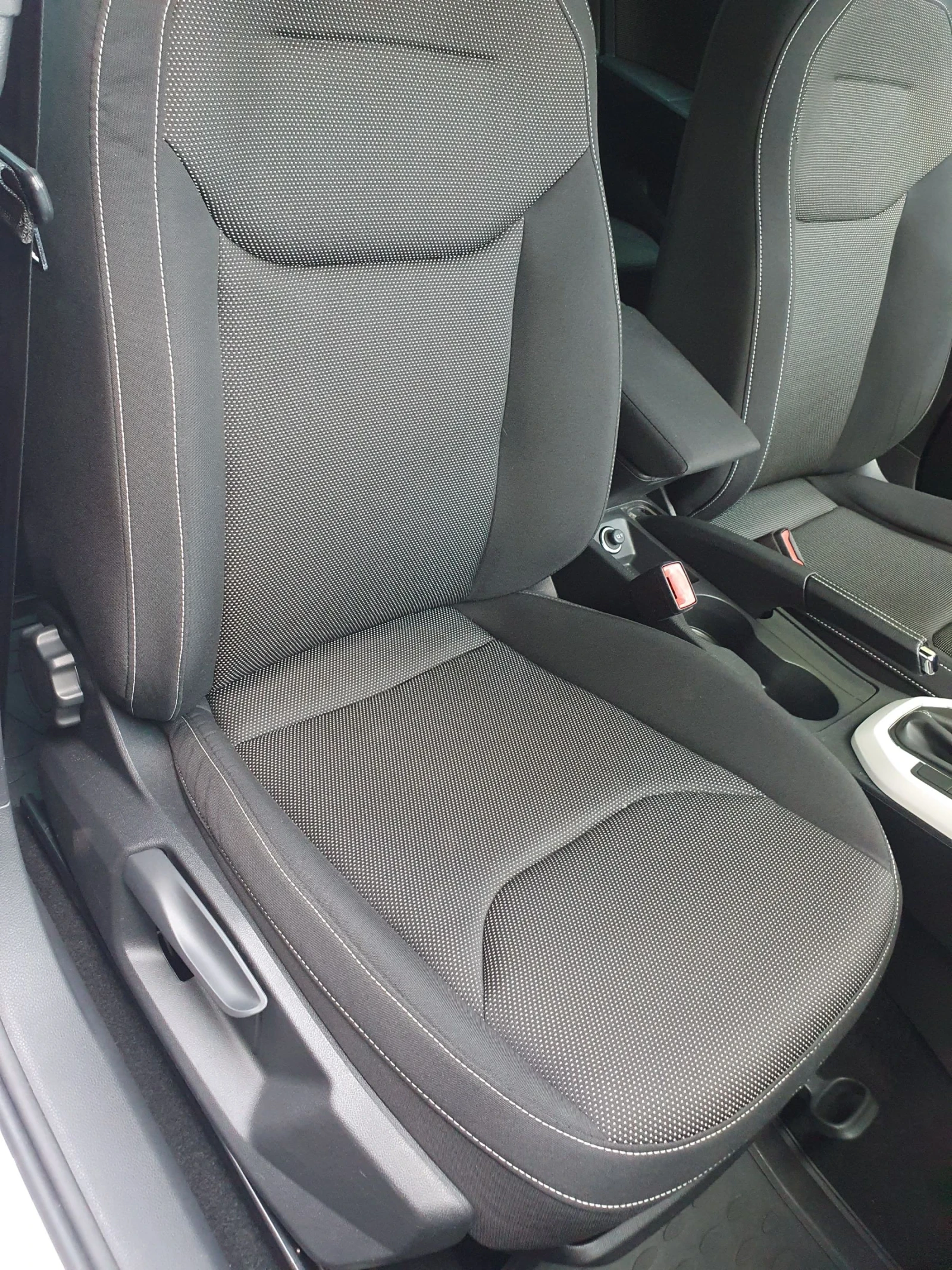 Seat Arona 1.6 TDI AUT NAVI KAMERA DIGITAL , снимка 7 - Автомобили и джипове - 55206129