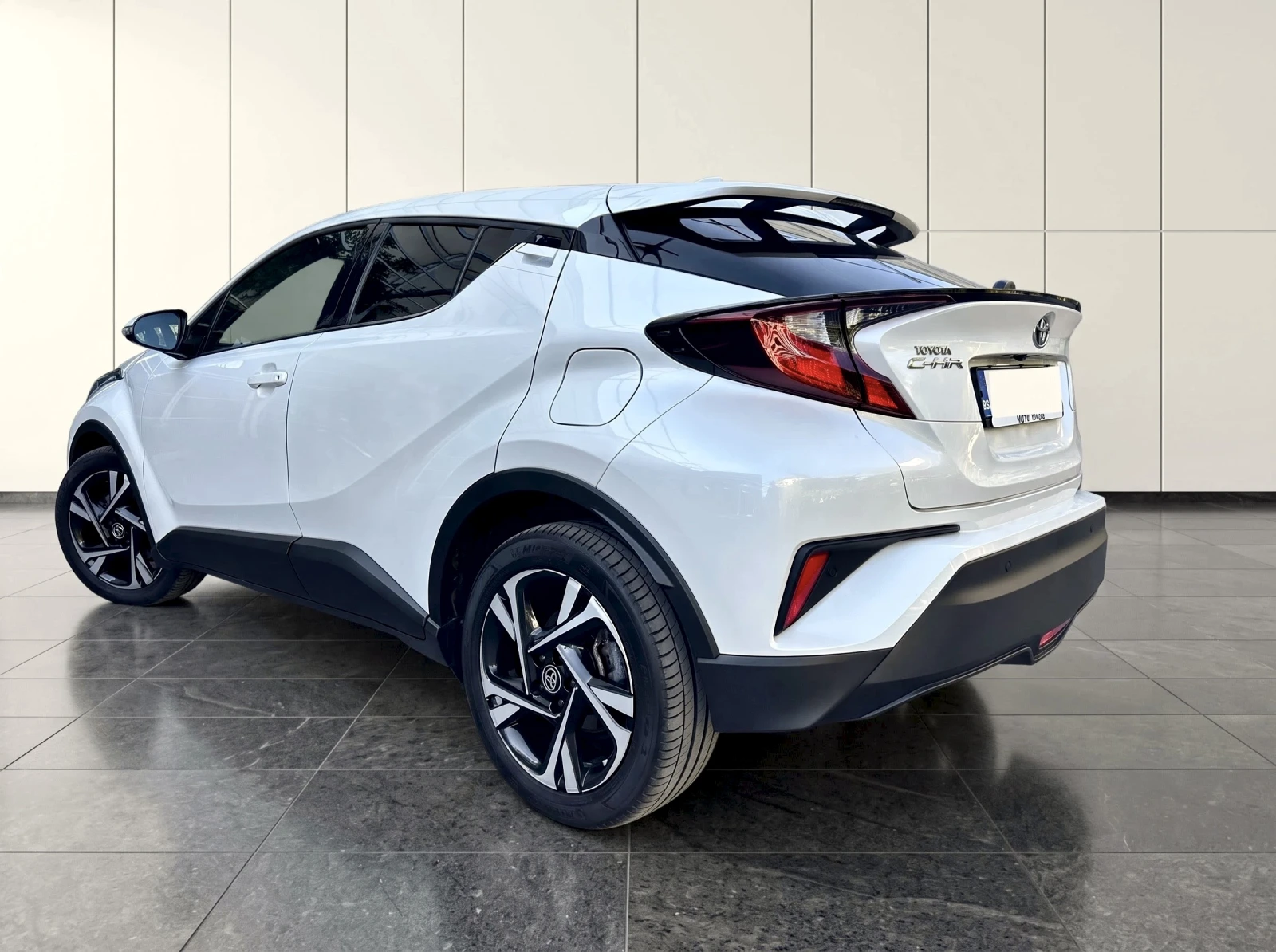Toyota C-HR Лизинг: 290 евро / месец, снимка 4 - Автомобили и джипове - 55534117
