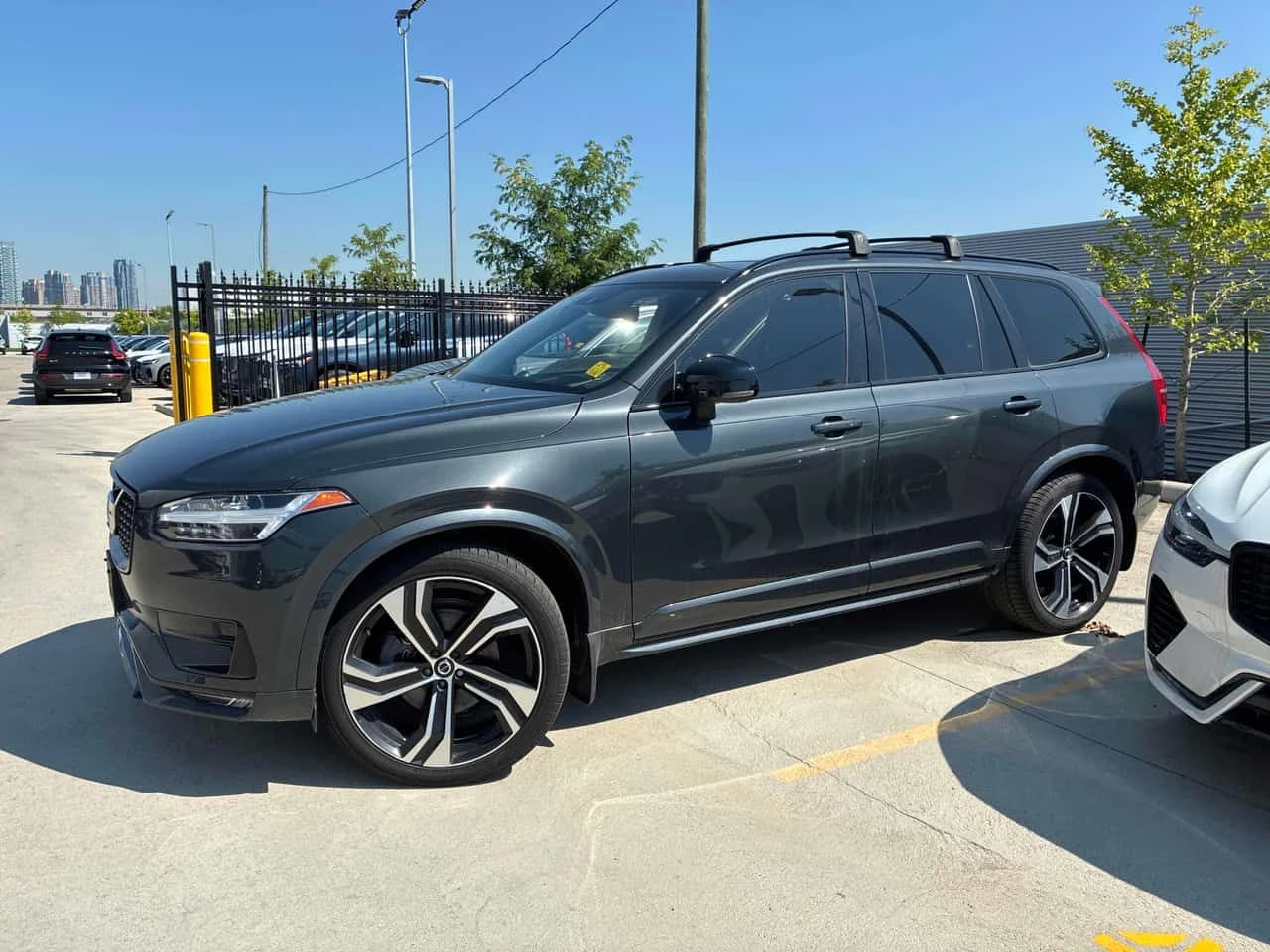 Volvo Xc90  R Design / ДИСТРОНИК / 360 / B&W / HUD / MEMORY , снимка 3 - Автомобили и джипове - 55583959