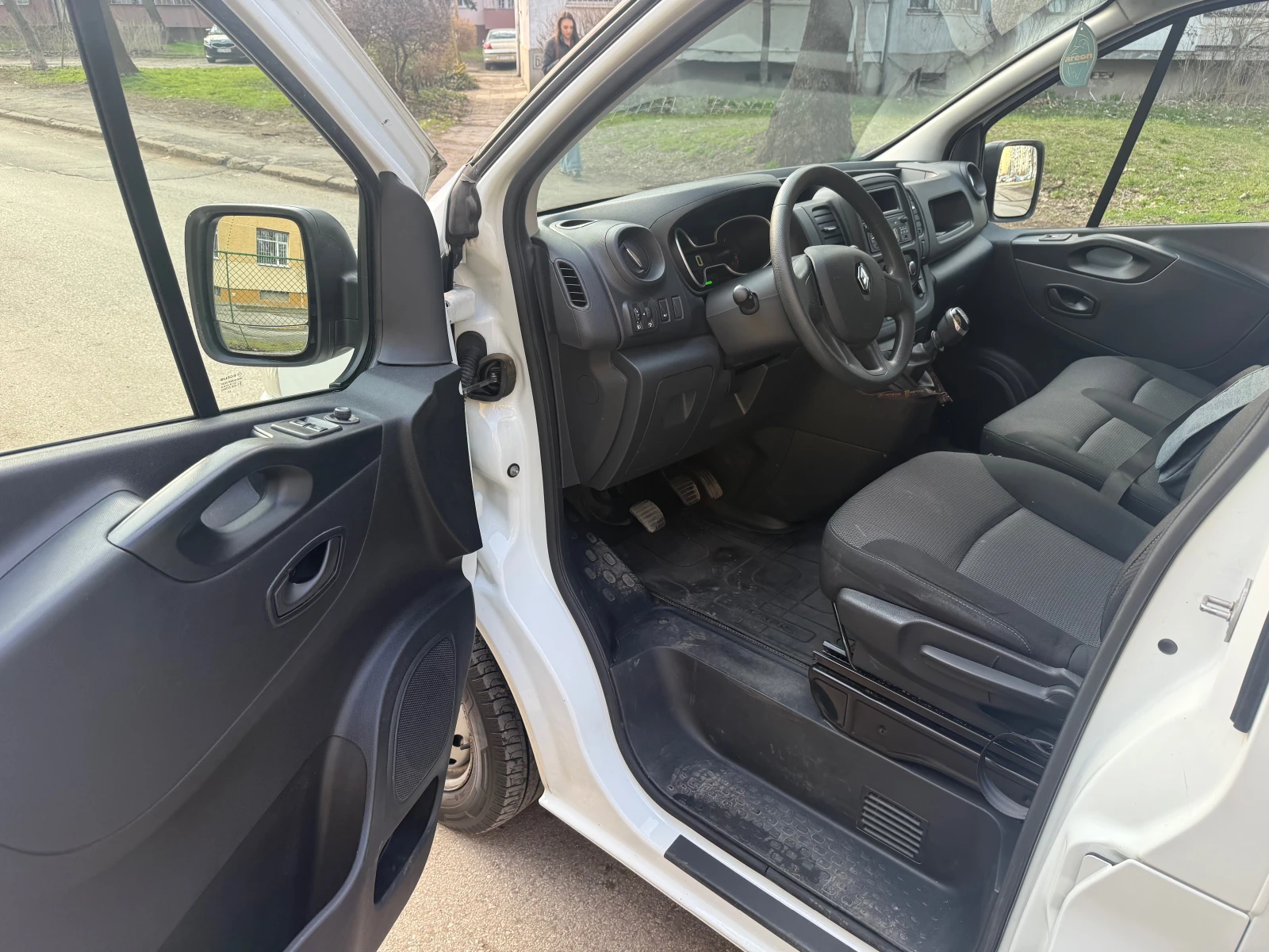 Renault Trafic, снимка 9 - Бусове и автобуси - 54114655