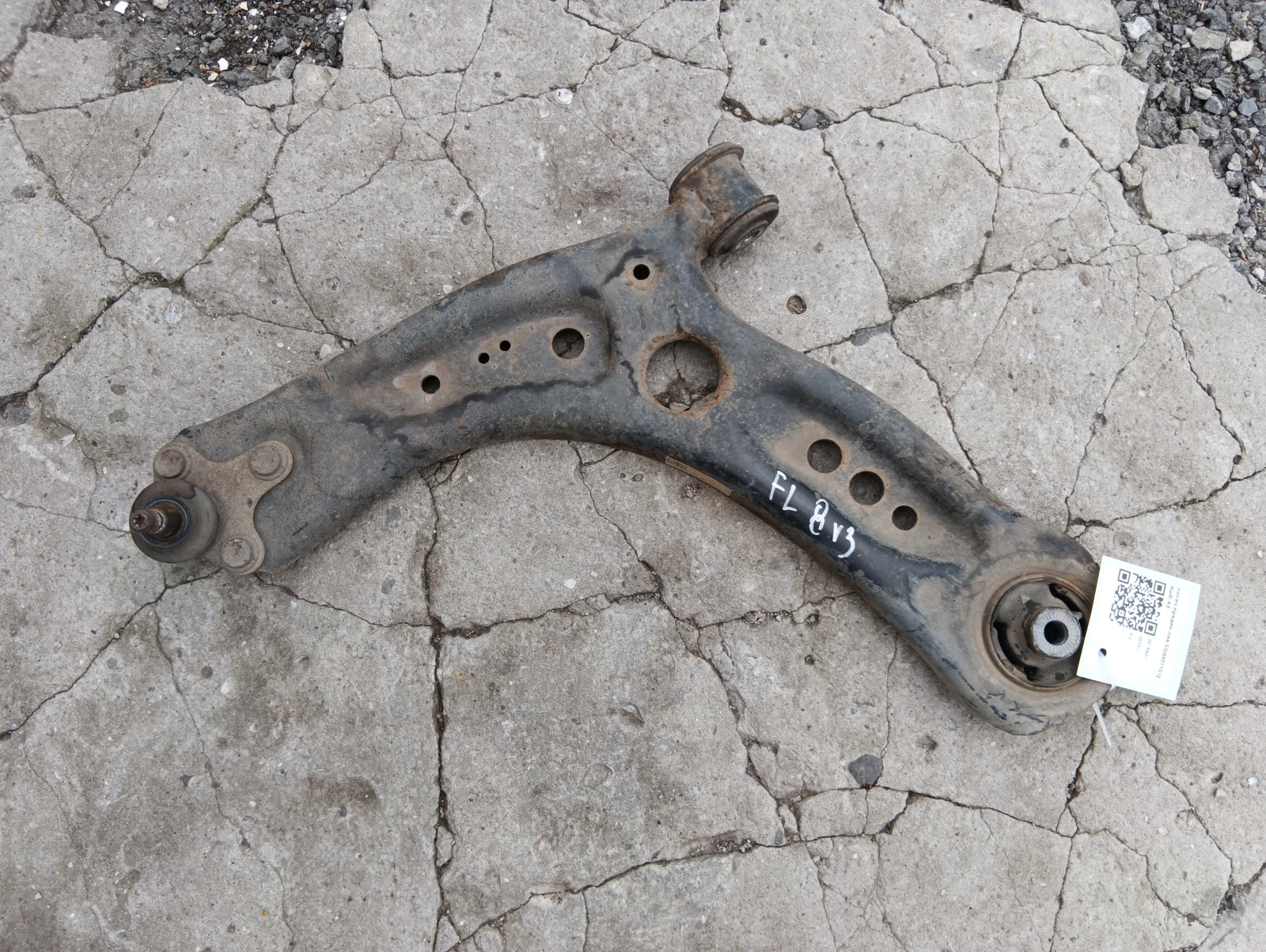 носач преден ляв 5Q0407151J Audi A3