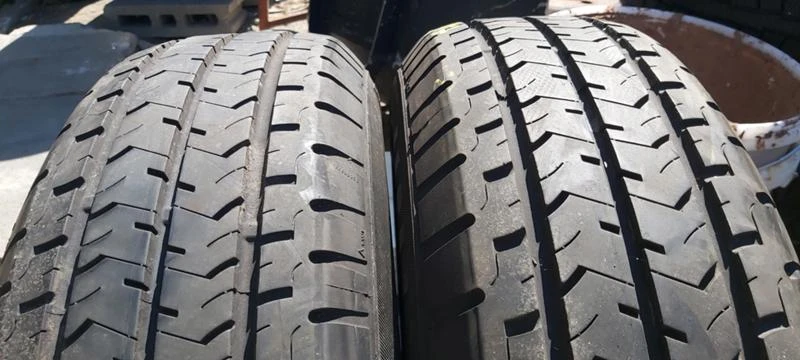 Гуми Летни 205/65R15, снимка 1 - Гуми и джанти - 33988342