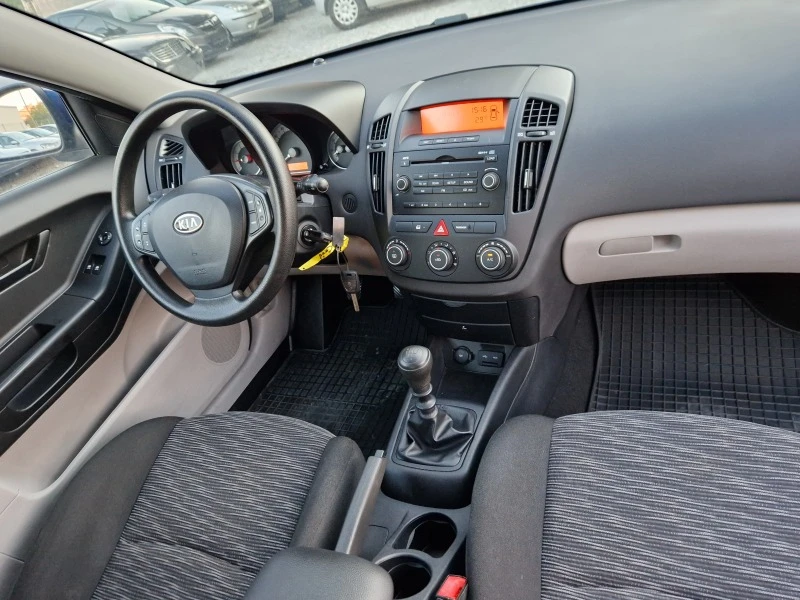 Kia Ceed 1.4i klima , снимка 10 - Автомобили и джипове - 45857699