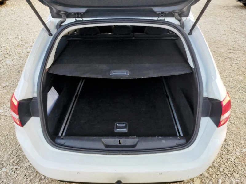 Peugeot 308 1.6 Blue-HDi* Allure* Full LED, снимка 16 - Автомобили и джипове - 51598484