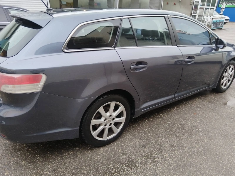 Toyota Avensis 2.2 D4D, снимка 6 - Автомобили и джипове - 52516705