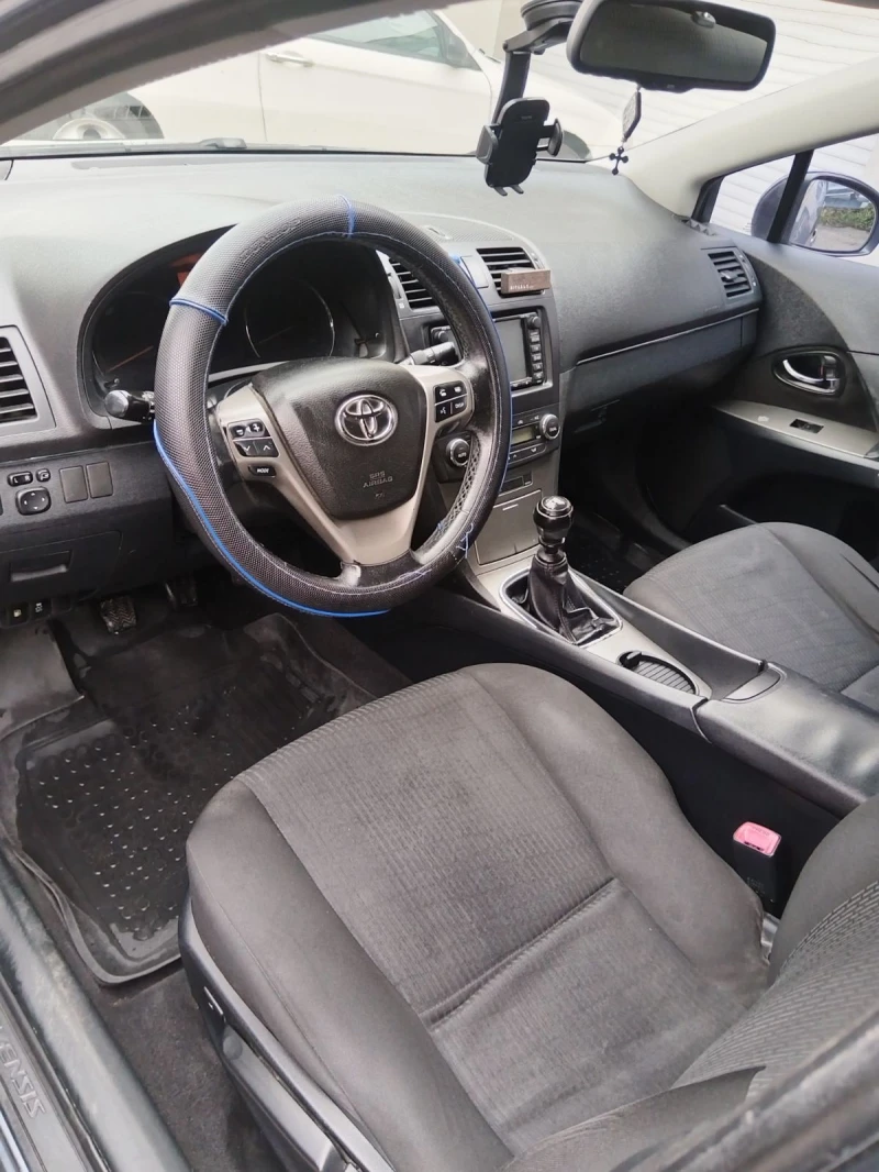 Toyota Avensis 2.2 D4D, снимка 15 - Автомобили и джипове - 52516705