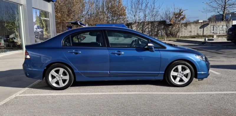 Honda Civic 1.8 i-VTEC Executive 16V AT, снимка 5 - Автомобили и джипове - 52708416