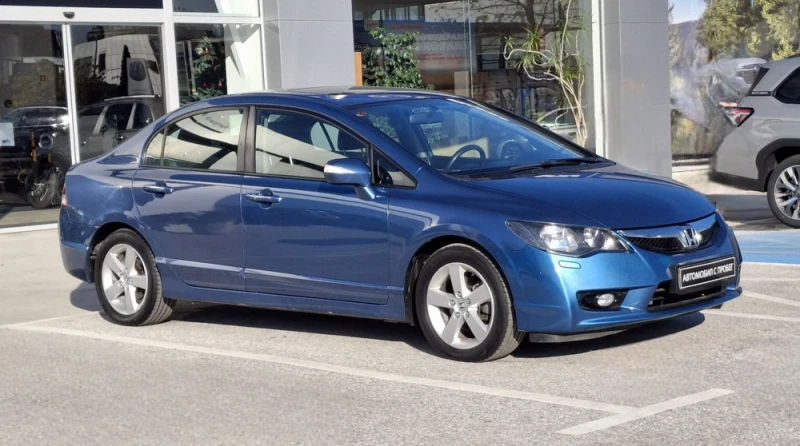 Honda Civic 1.8 i-VTEC Executive 16V AT, снимка 4 - Автомобили и джипове - 52708416