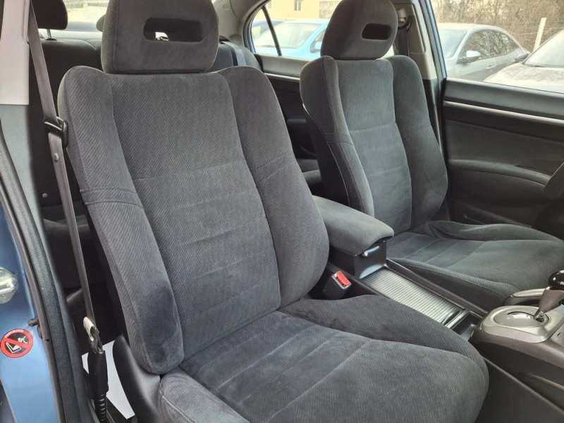 Honda Civic 1.8 i-VTEC Executive 16V AT, снимка 15 - Автомобили и джипове - 52708416