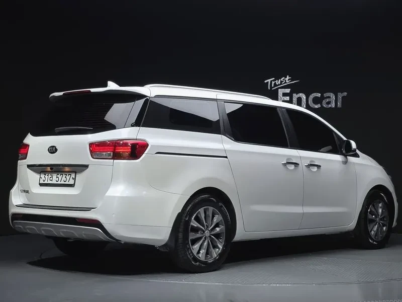 Kia Carnival 9-Seater Luxury, снимка 2 - Автомобили и джипове - 55642997