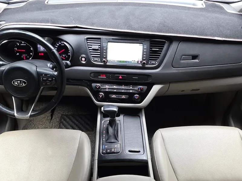 Kia Carnival 9-Seater Luxury, снимка 7 - Автомобили и джипове - 55642997