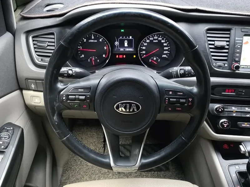 Kia Carnival 9-Seater Luxury, снимка 13 - Автомобили и джипове - 55642997