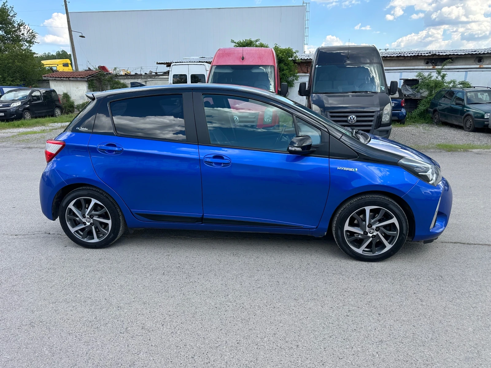 Toyota Yaris  - изображение 8