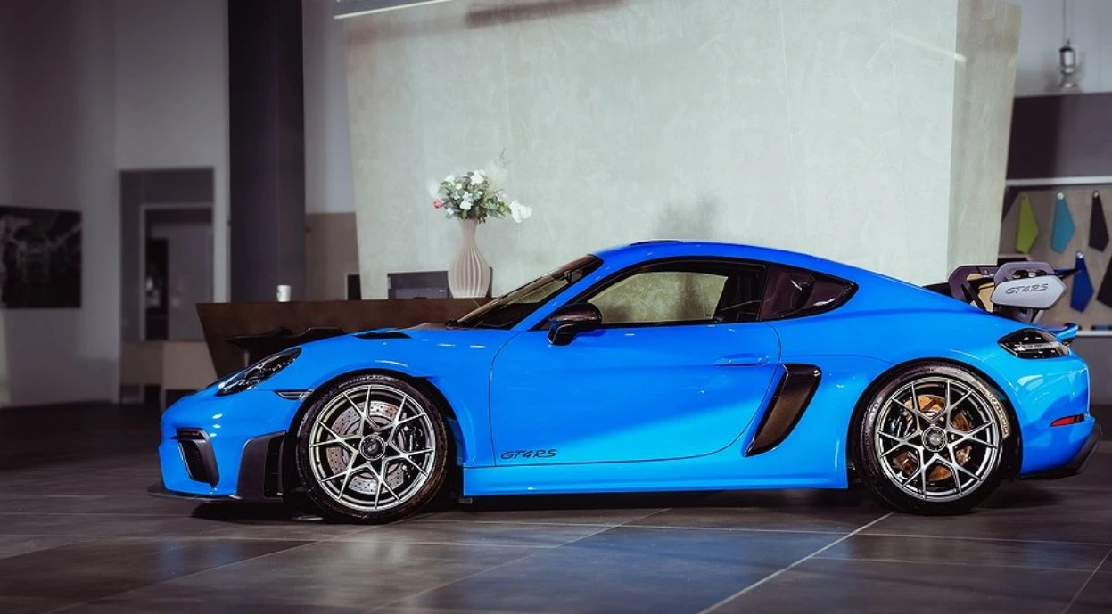 Porsche Cayman 718 GT4 RS Weissach Clubsport - изображение 3