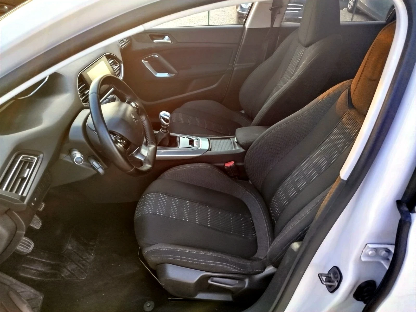 Peugeot 308 1.6 Blue-HDi* Allure* Full LED - изображение 9