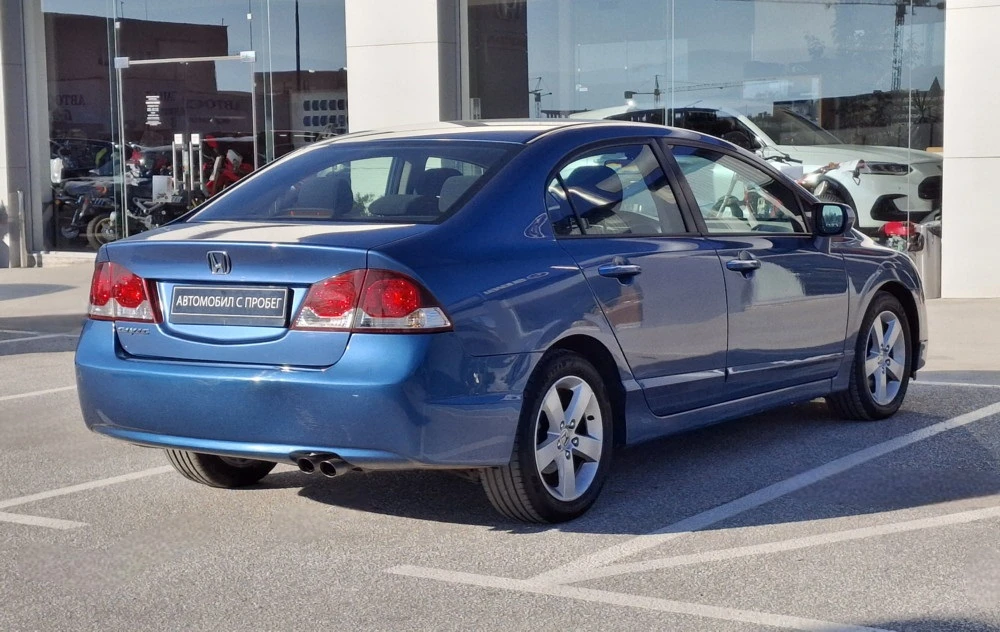 Honda Civic 1.8 i-VTEC Executive 16V AT - изображение 6