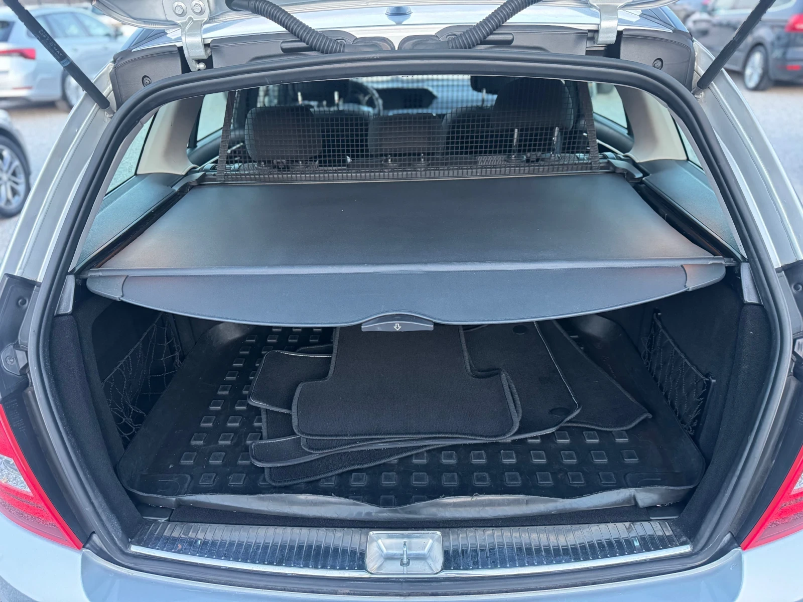 Mercedes-Benz C 200 Facelift, снимка 15 - Автомобили и джипове - 53736052