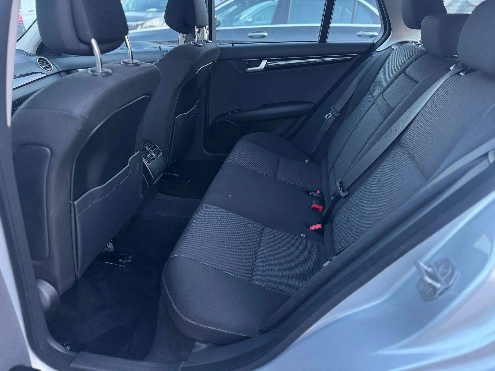 Mercedes-Benz C 200 Facelift, снимка 9 - Автомобили и джипове - 53736052