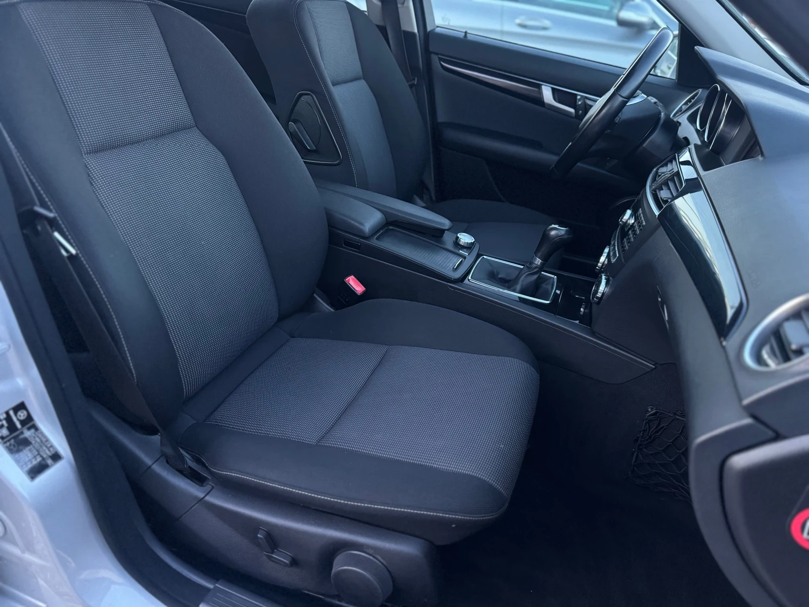 Mercedes-Benz C 200 Facelift, снимка 12 - Автомобили и джипове - 53736052